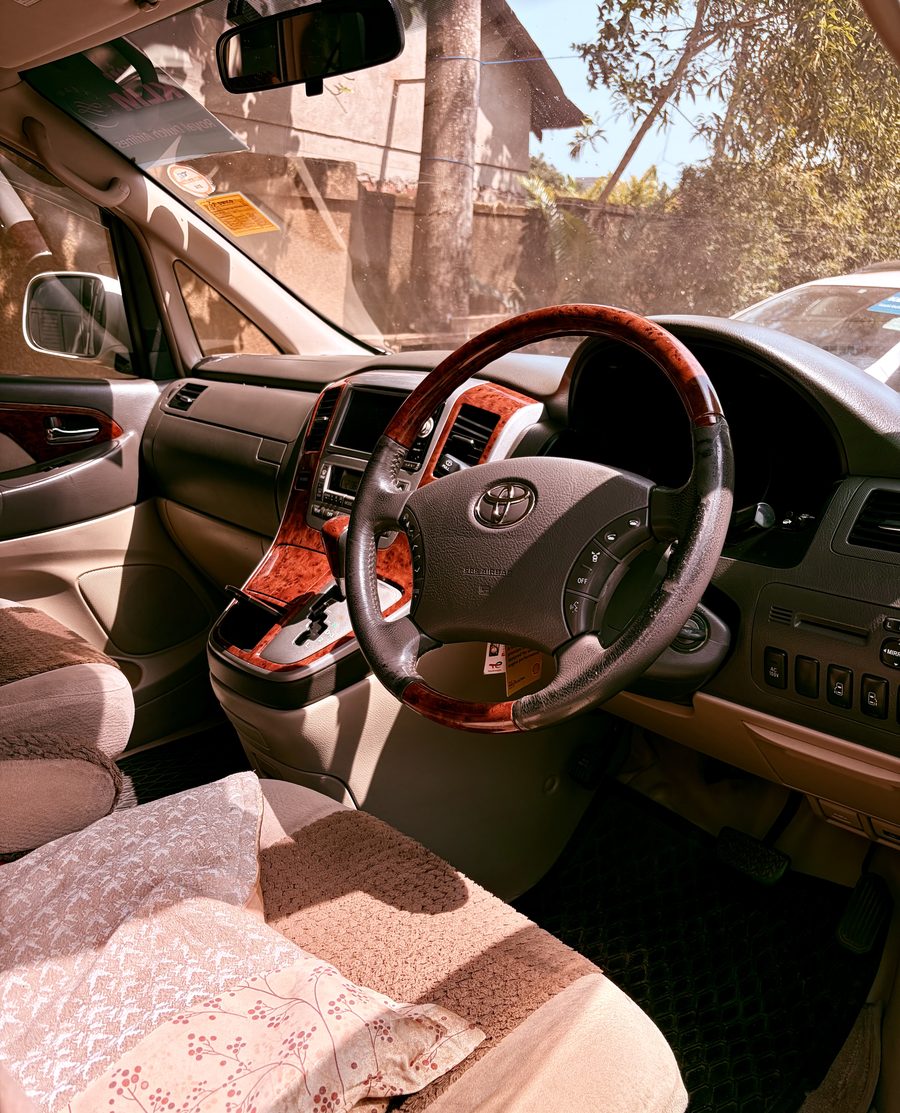 Comfortable airport transfer vehicle Entebbe to Kampala
