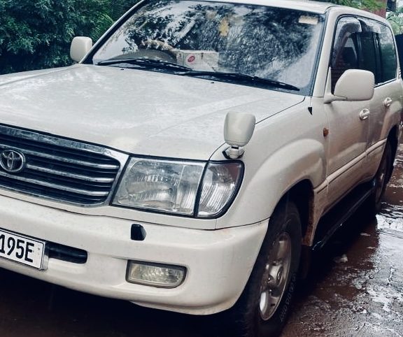 Toyota Land Cruiser safari 4x4 in Uganda